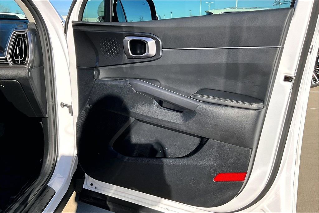 Used 2025 Kia Sorento LX image 22