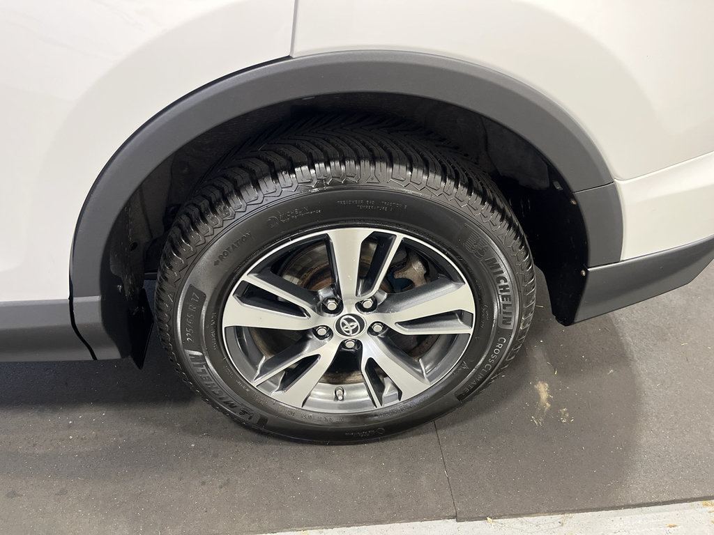 Used 2016 Toyota RAV4 XLE AWD/4WD image 26