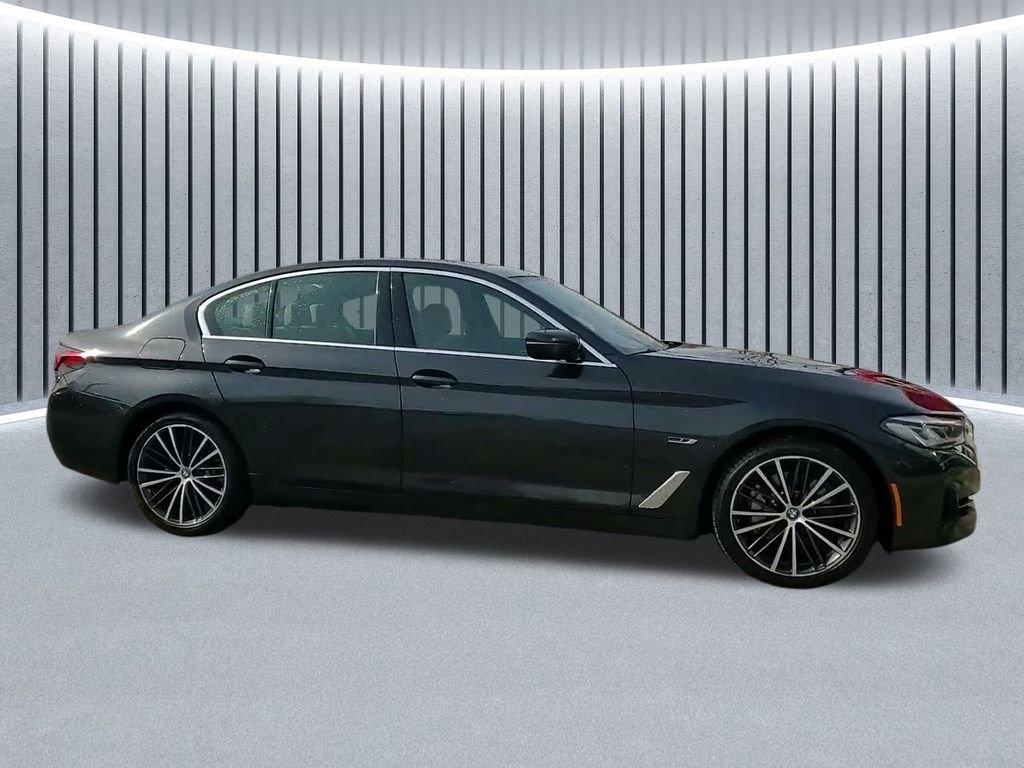 Used 2023 BMW 530e xDrive w/ Convenience Package image 5