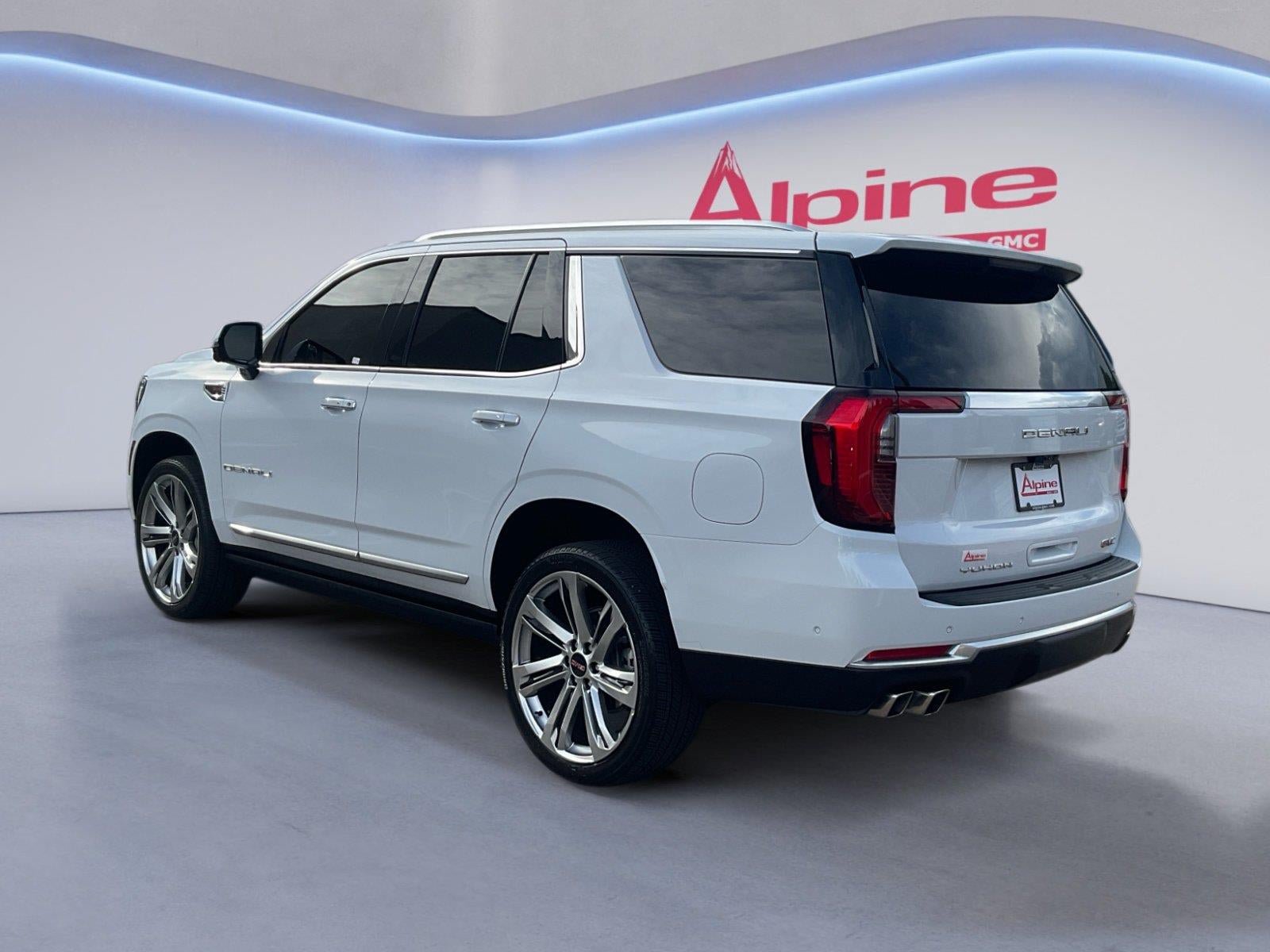 Used 2026 GMC Yukon Denali w/ Denali Reserve Package AWD/4WD image 3