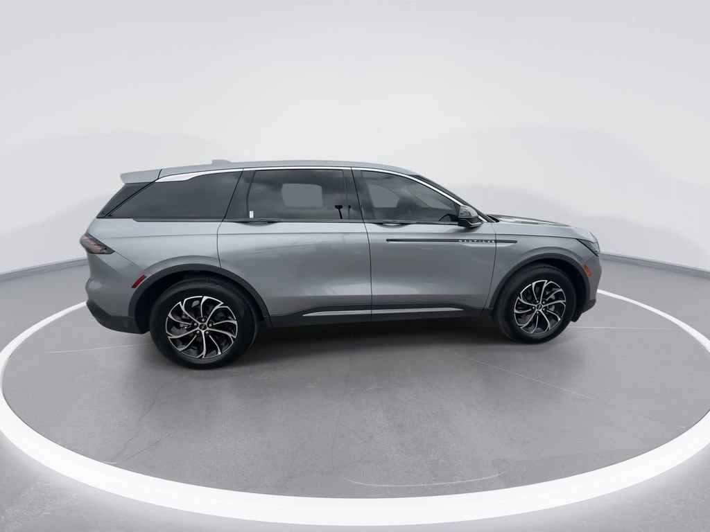 Used 2025 Lincoln Nautilus Premier AWD/4WD image 9