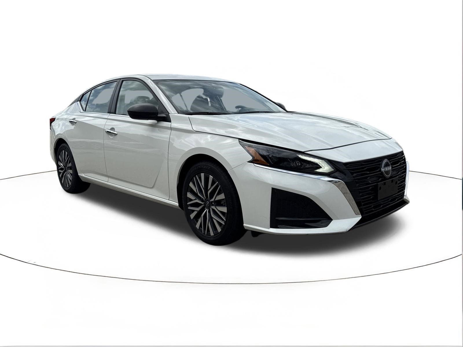 Used 2025 Nissan Altima 2.5 SV FWD image 1