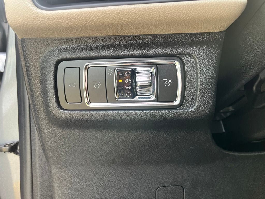 Used 2025 Lincoln Corsair AWD image 38