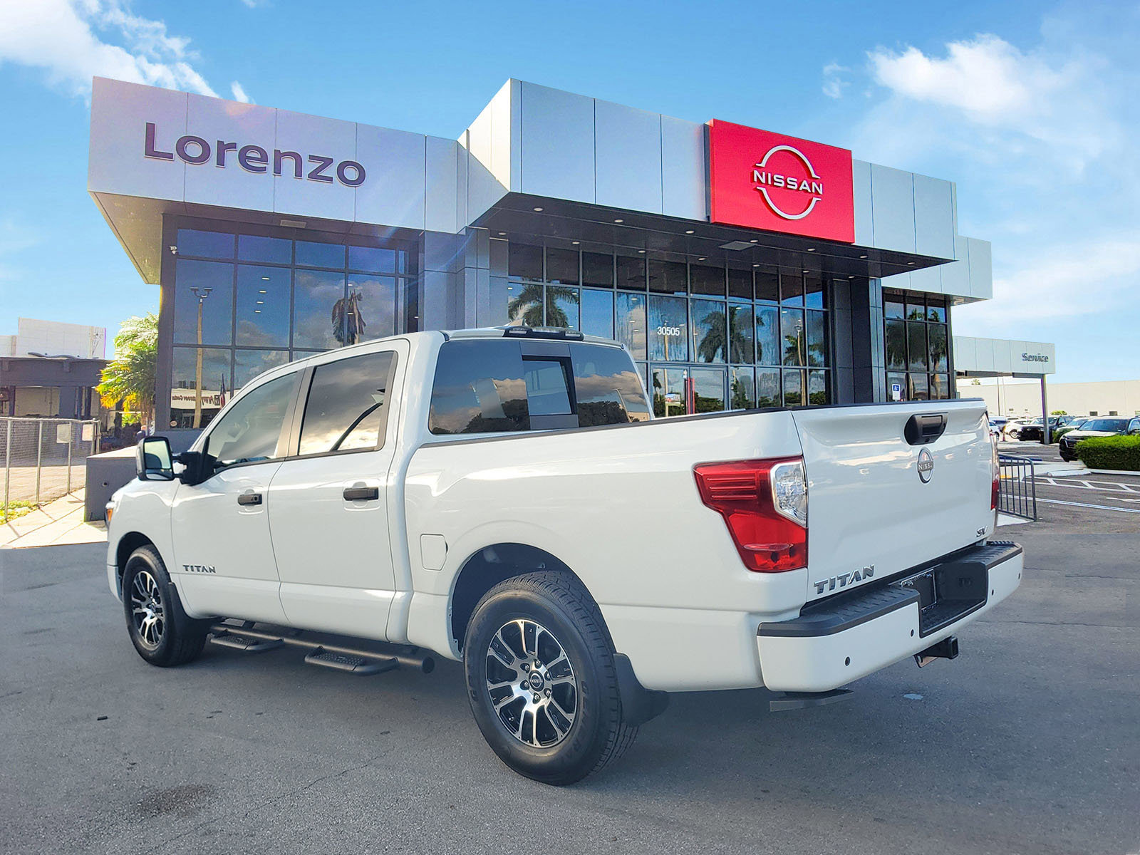 Certified 2024 Nissan Titan SV w/ SV Convenience Package image 6