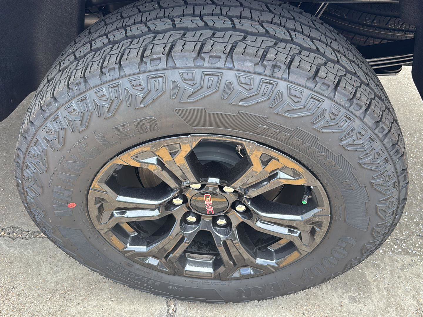 New 2025 GMC Canyon Elevation w/ Convenience Package image 13