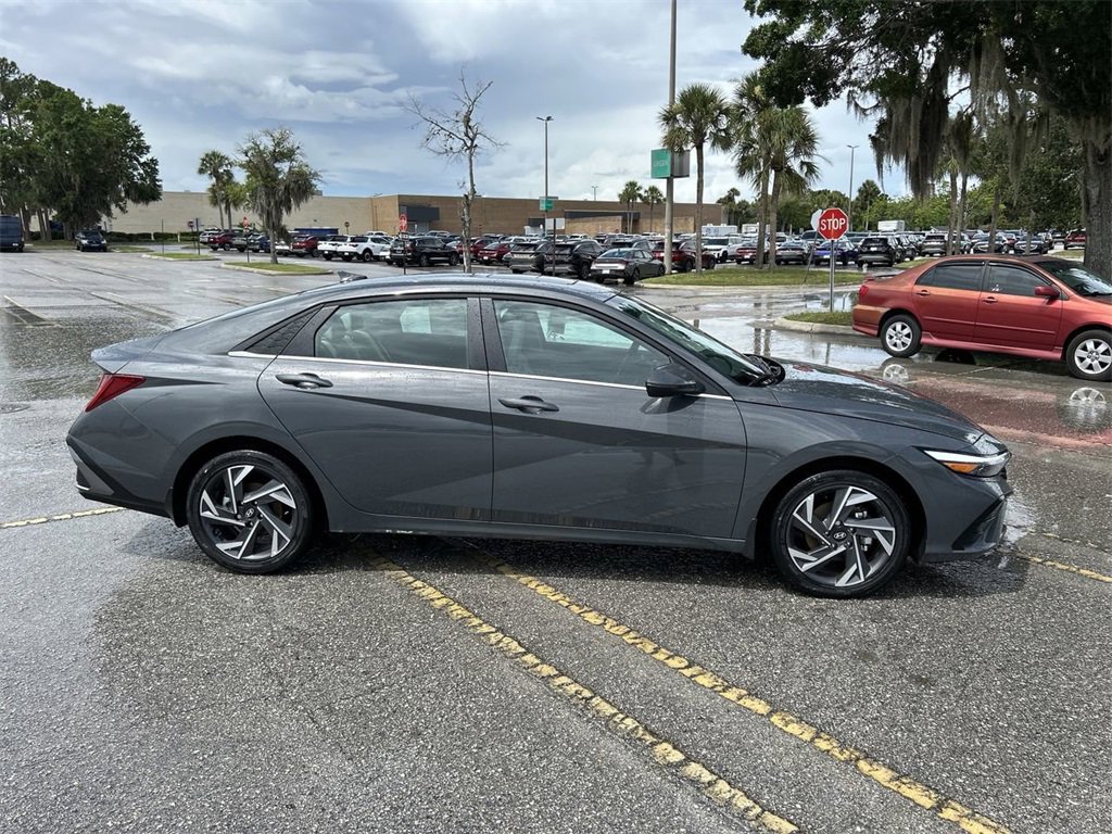 New 2025 Hyundai Elantra Limited image 9
