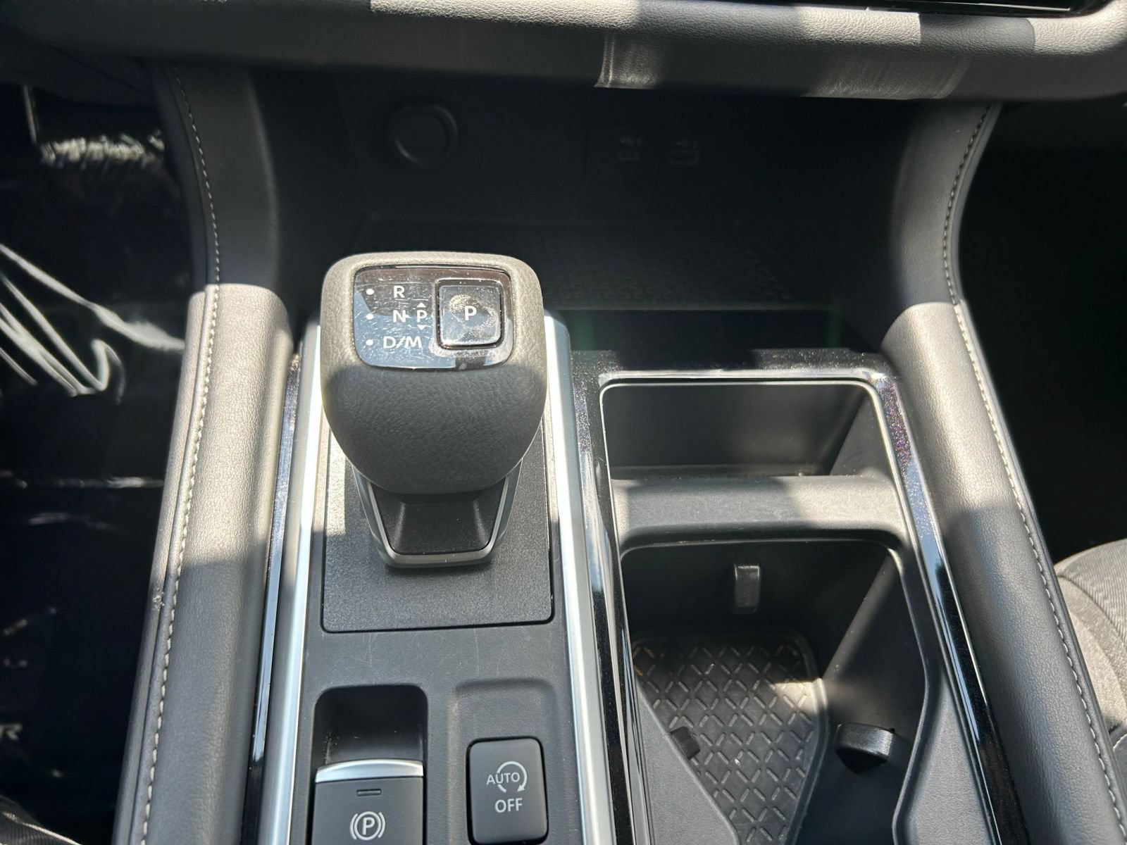 Used 2025 Nissan Pathfinder SV FWD image 38