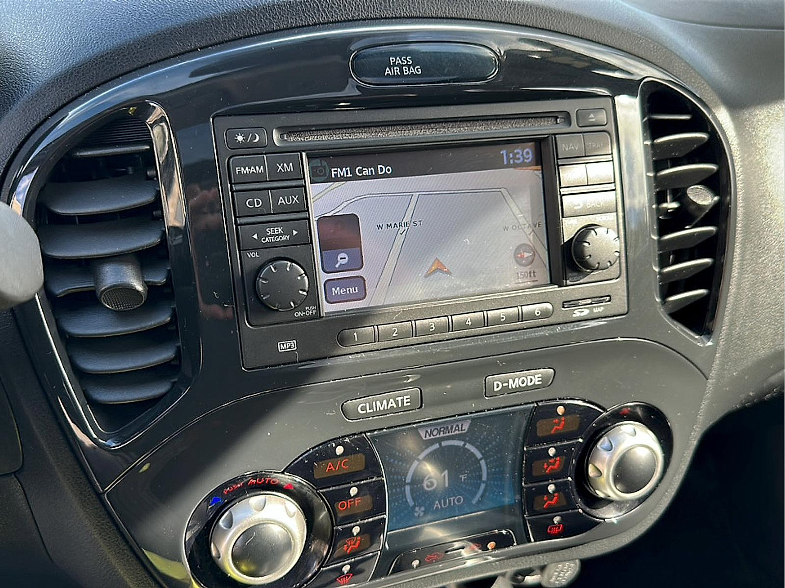 Used 2014 Nissan Juke SL AWD/4WD image 16