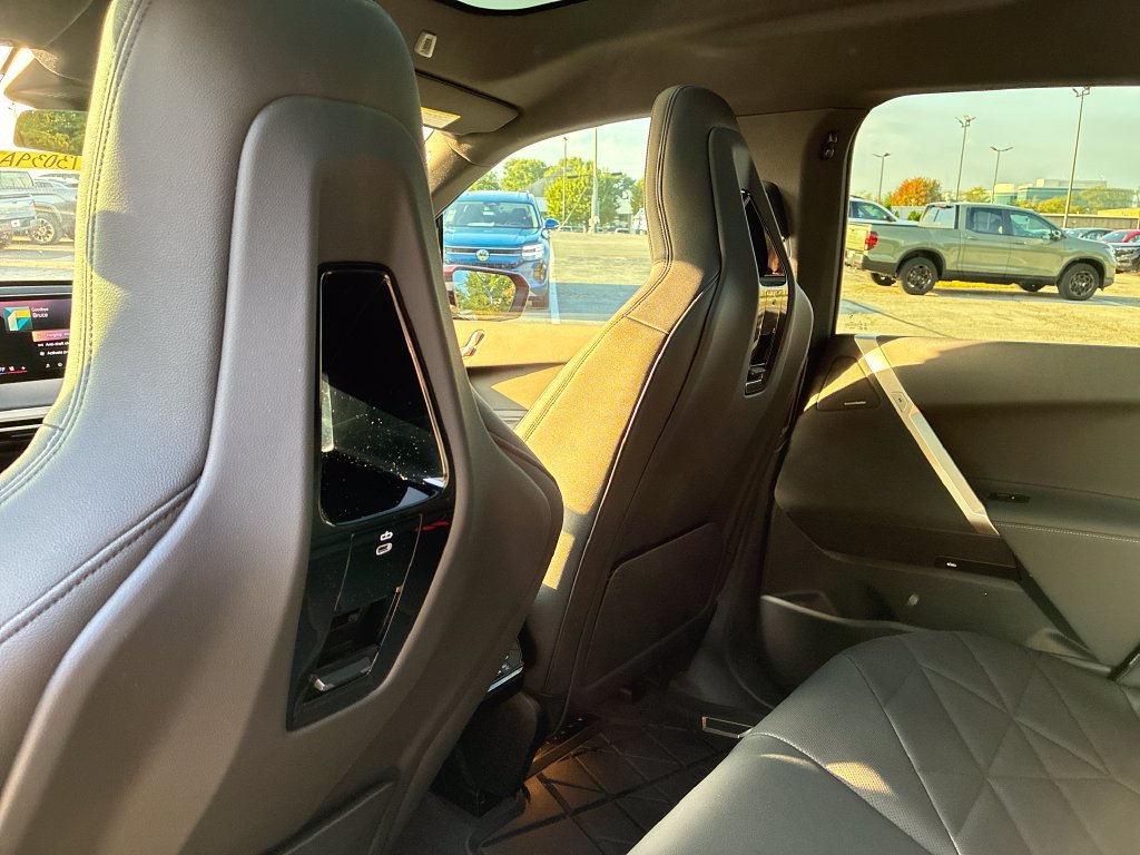 Certified 2025 BMW iX xDrive50 AWD/4WD image 23
