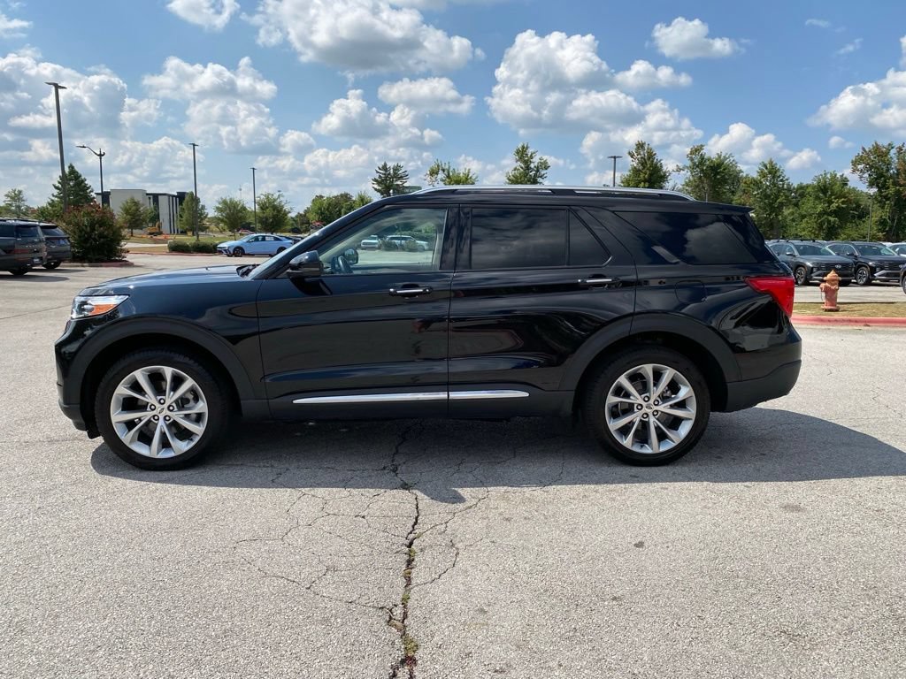 Used 2023 Ford Explorer Platinum w/ Technology Package AWD/4WD image 4