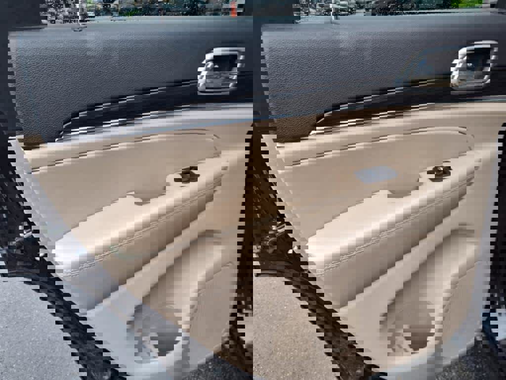 Used 2019 Jeep Grand Cherokee Limited image 12