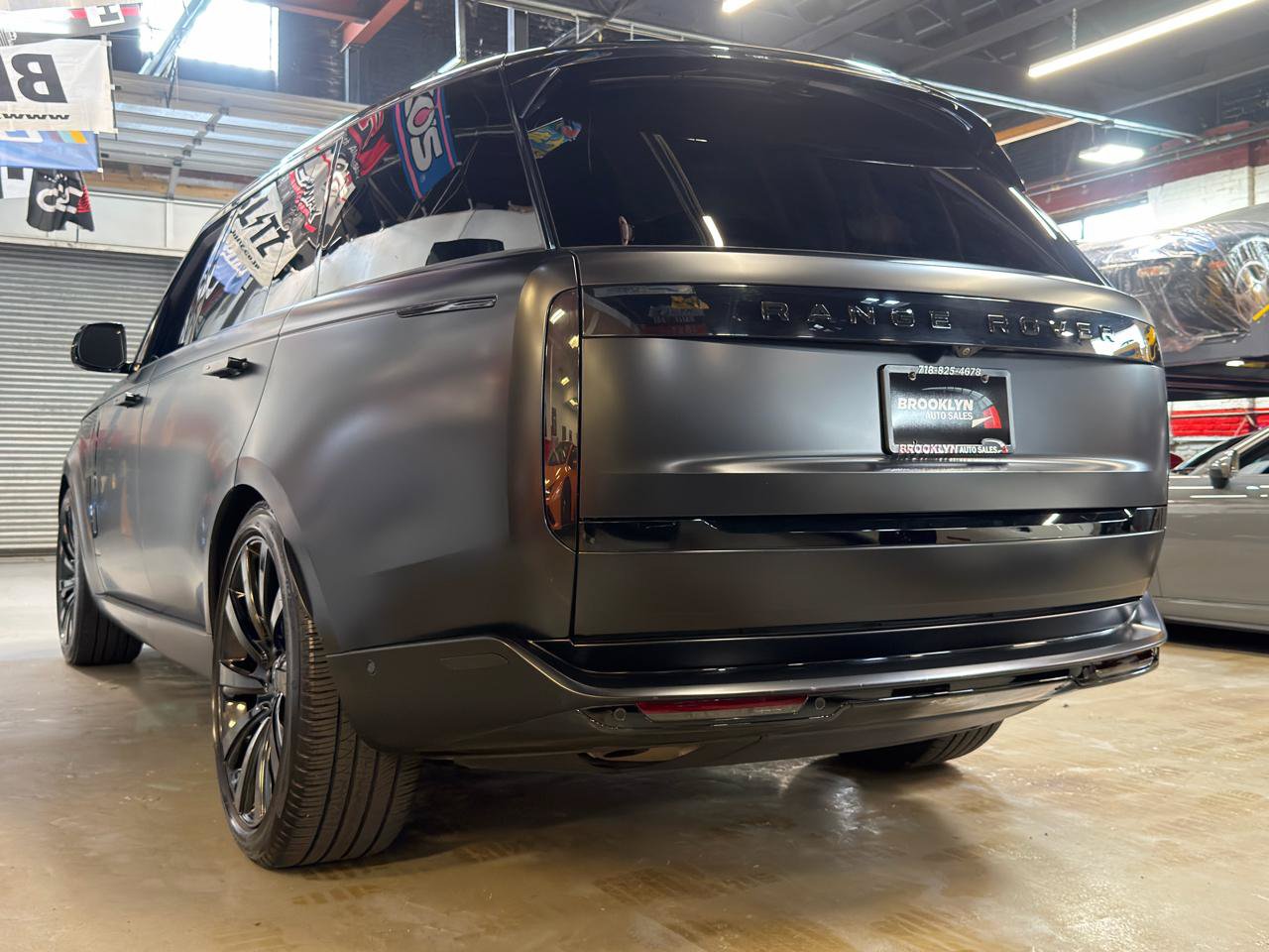 Used 2023 Land Rover Range Rover Long Wheelbase SE AWD/4WD image 10