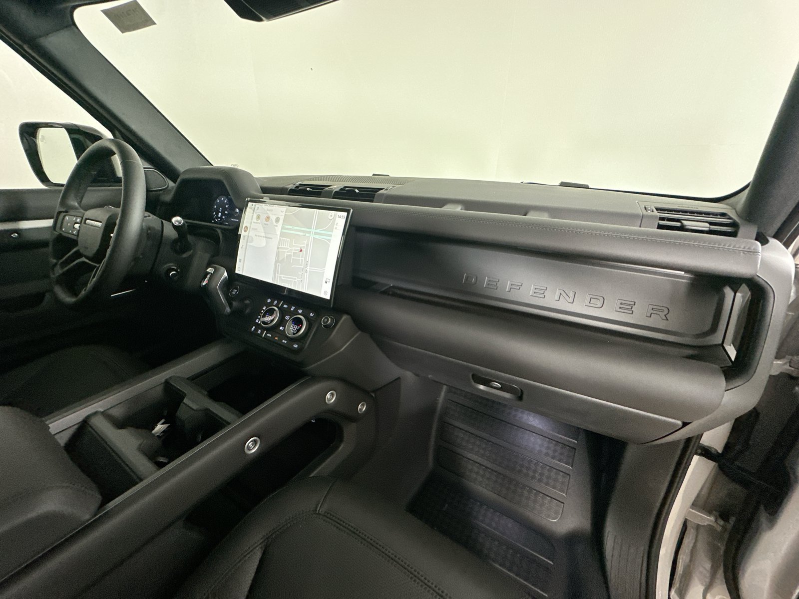 New 2026 Land Rover Defender 110 X-Dynamic SE AWD/4WD image 46