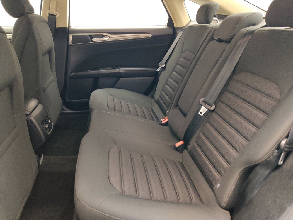 Used 2019 Ford Fusion SE FWD image 18