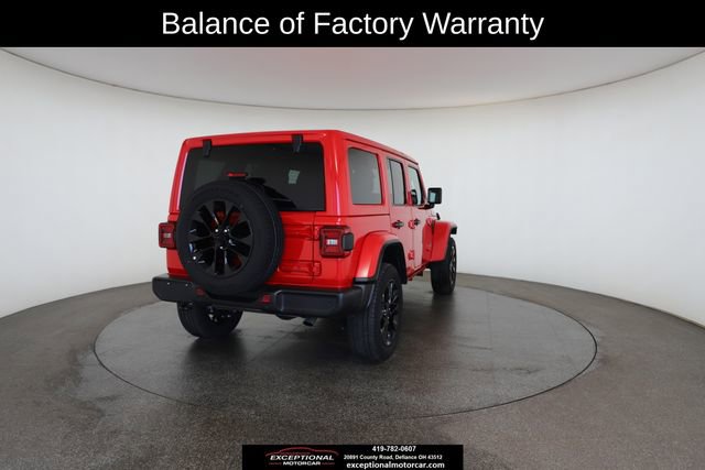 Used 2025 Jeep Wrangler Unlimited Sahara w/ Safety Group image 17