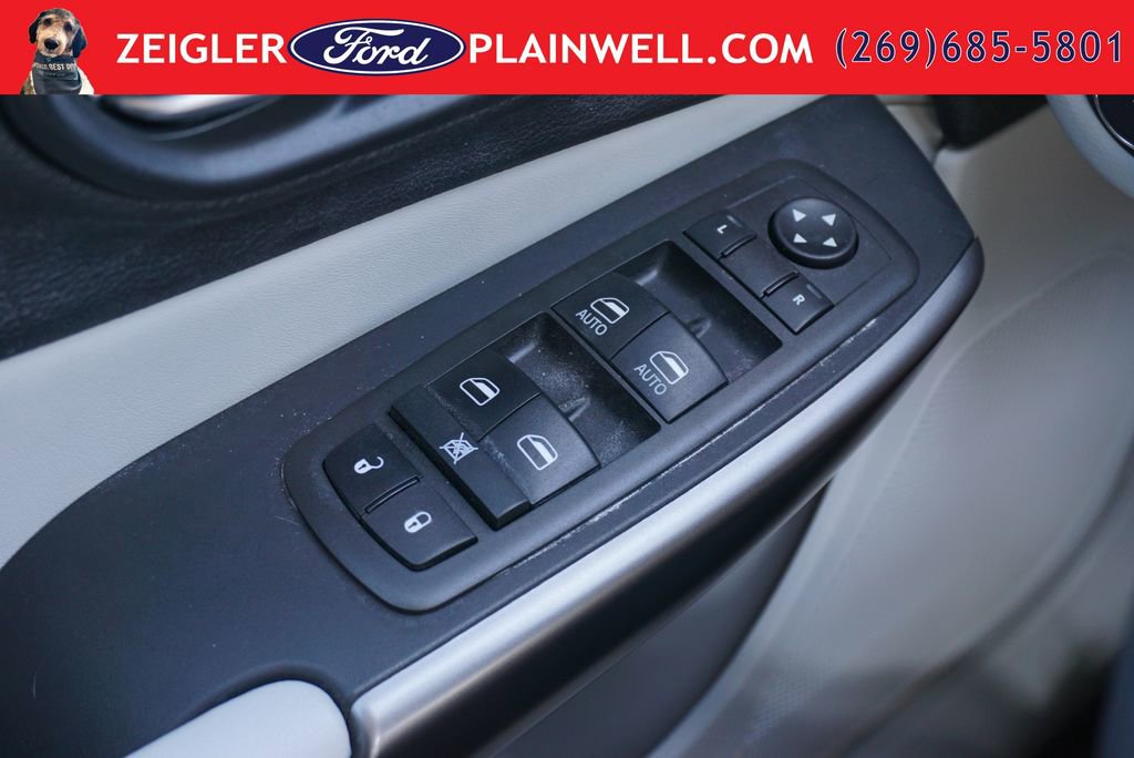 Used 2021 Jeep Cherokee Latitude Plus AWD/4WD image 29