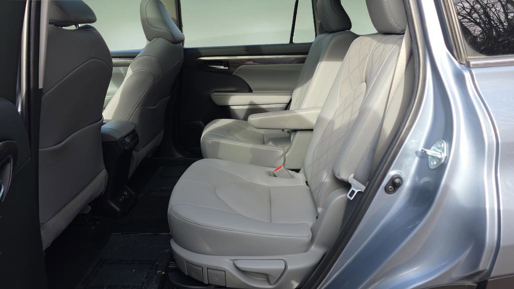 Used 2021 Toyota Highlander Platinum image 14