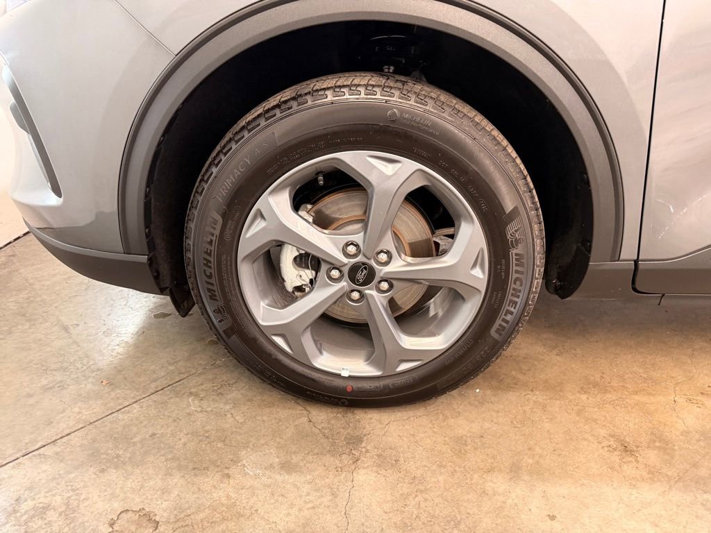 Certified 2025 Ford Escape ST-Line image 17