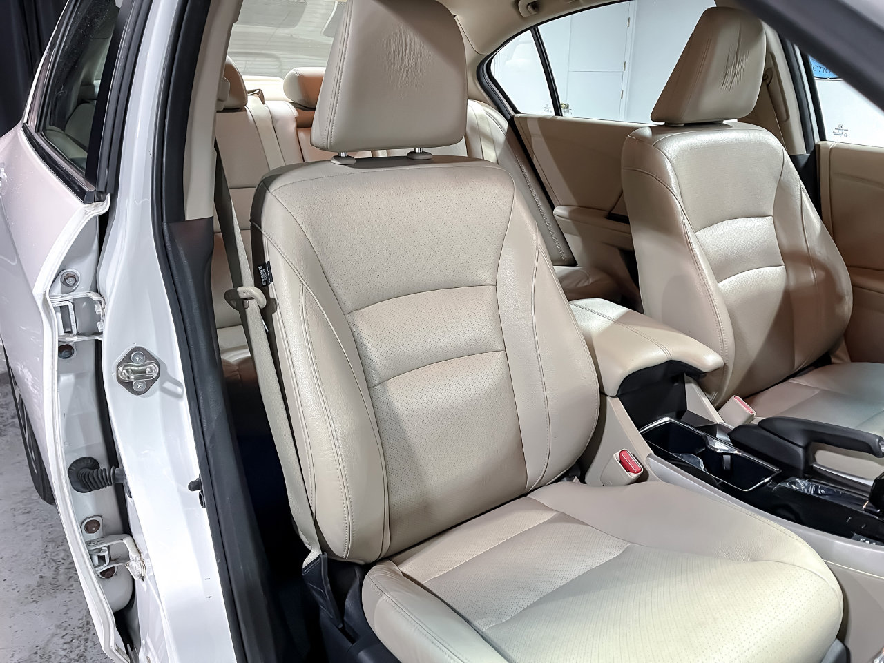 Used 2016 Honda Accord EX-L image 9