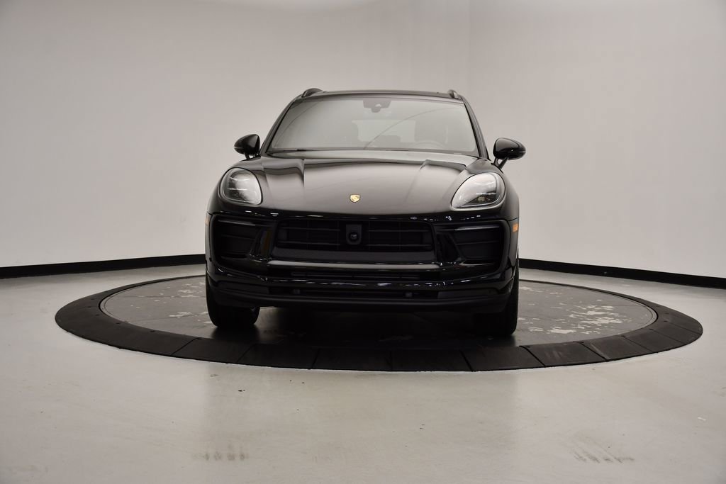 Used 2025 Porsche Macan image 8