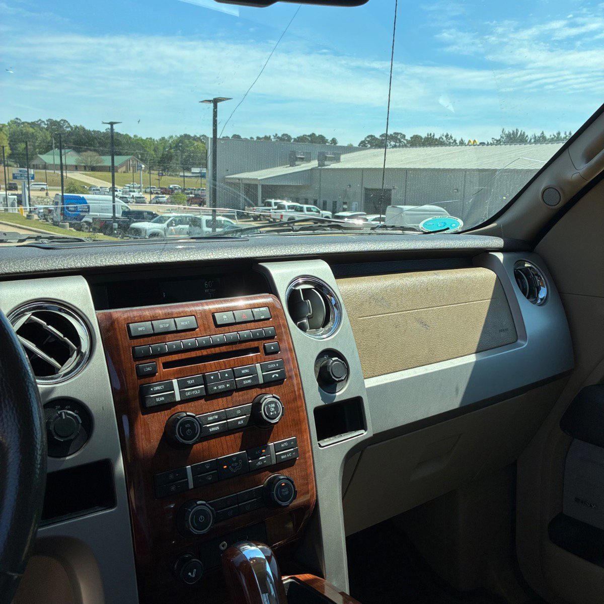 Used 2010 Ford F150 Lariat image 16