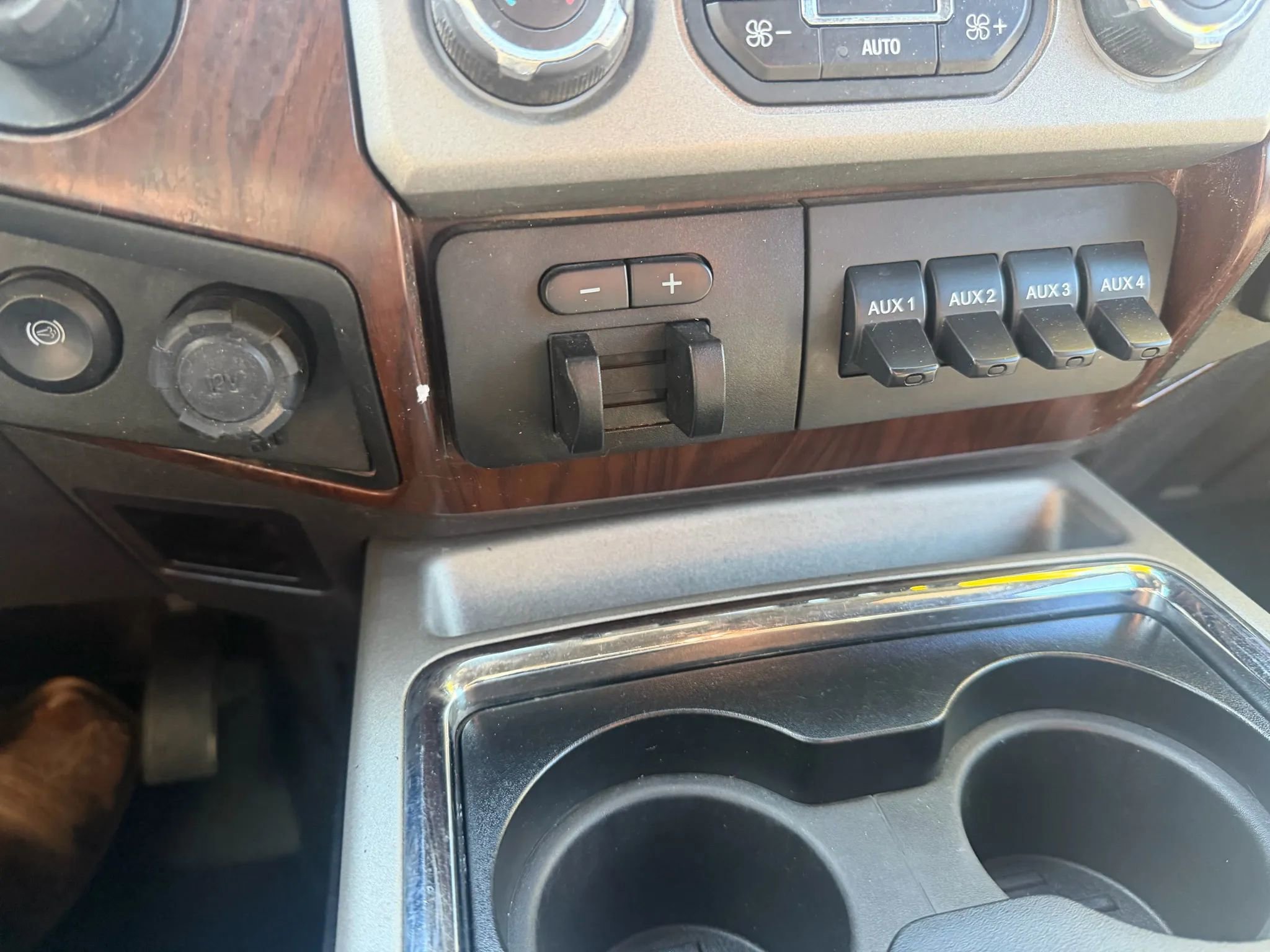 Used 2015 Ford F350 Lariat w/ Lariat Interior Package AWD/4WD image 17