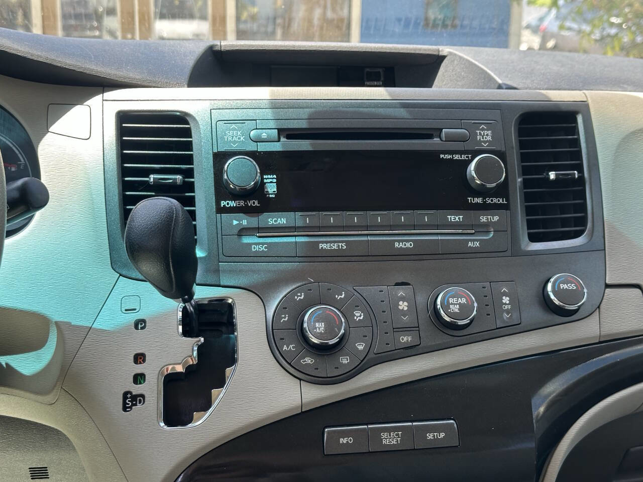 Used 2011 Toyota Sienna LE image 19