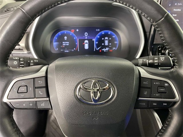 Used 2023 Toyota Highlander Limited image 17