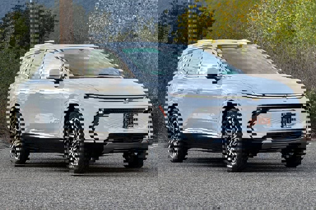New 2026 Chevrolet Equinox EV LT image 2