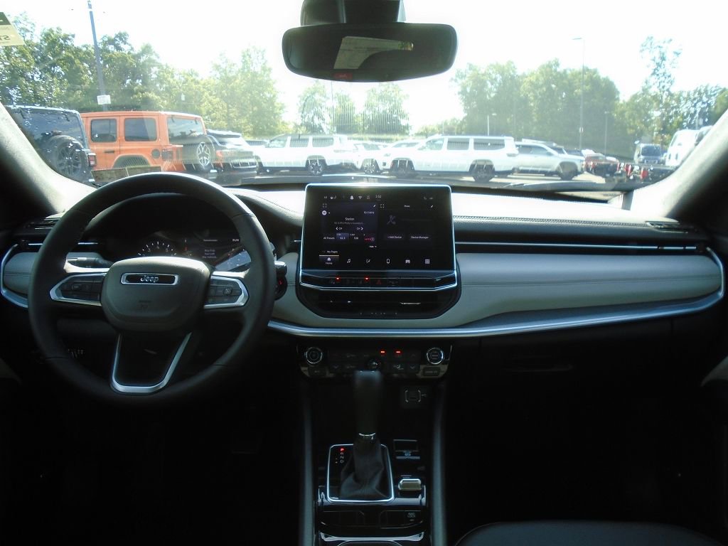 New 2025 Jeep Compass Limited w/ Sun & Sound Group image 11