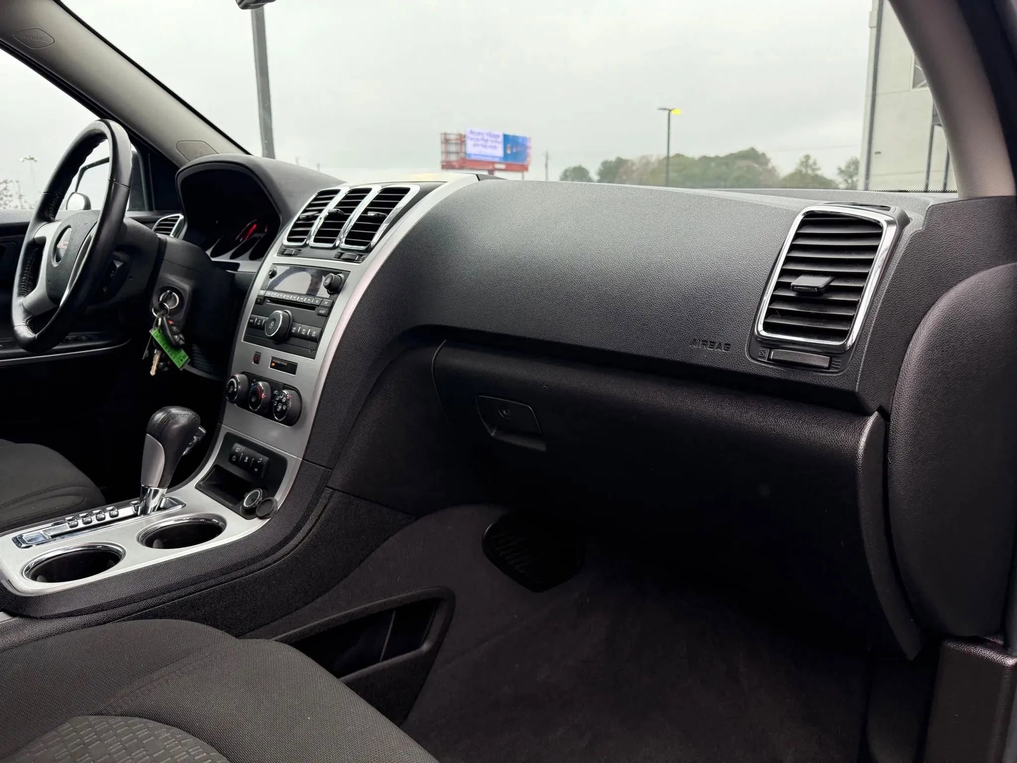 Used 2011 GMC Acadia SLE image 19