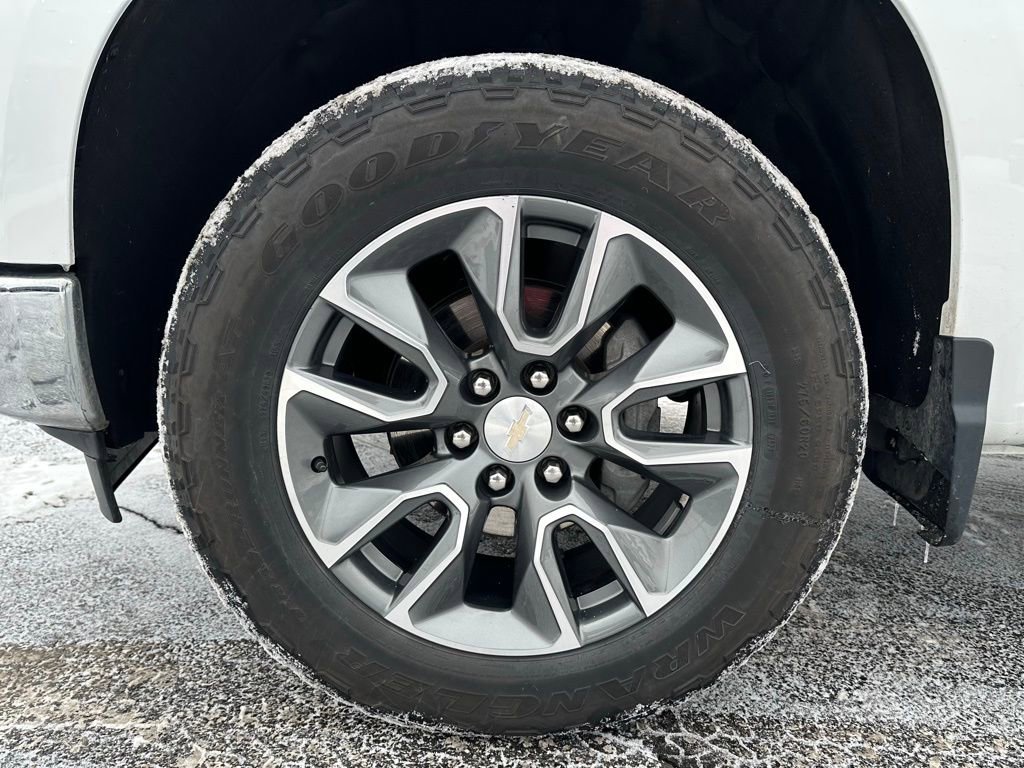 Used 2024 Chevrolet Silverado 1500 LT image 11