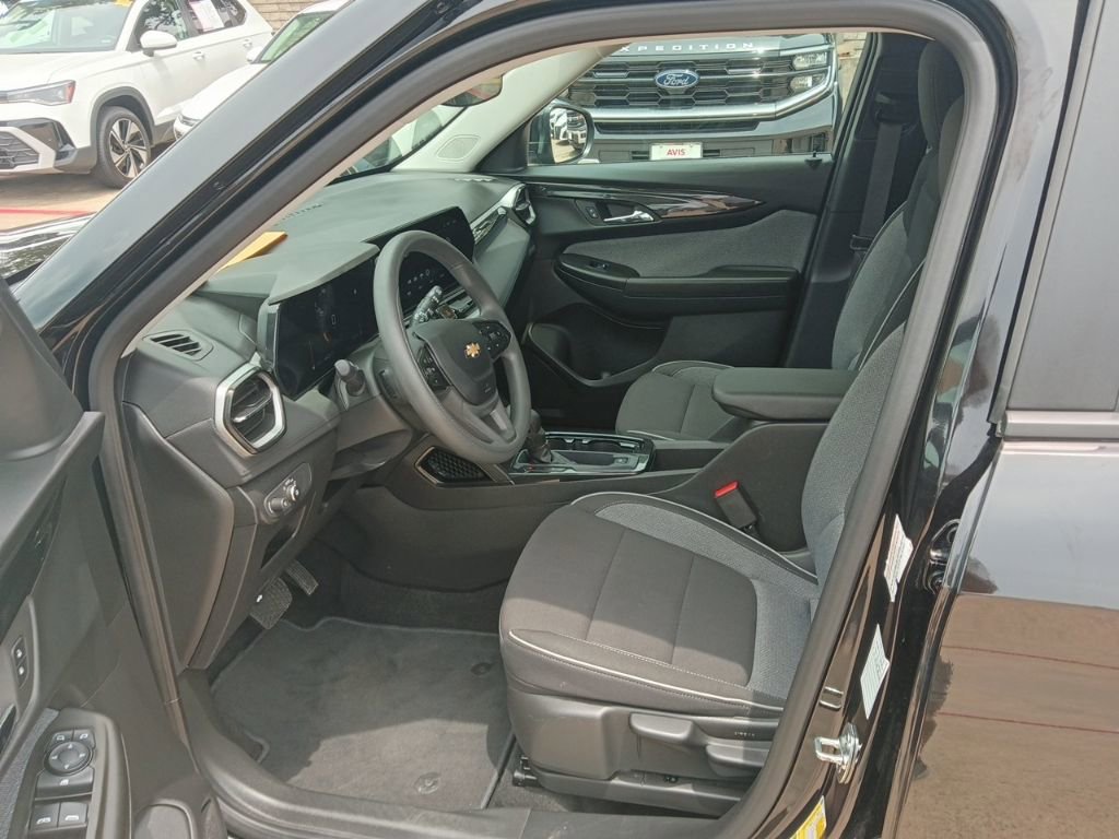 Used 2025 Chevrolet TrailBlazer LT AWD/4WD image 4