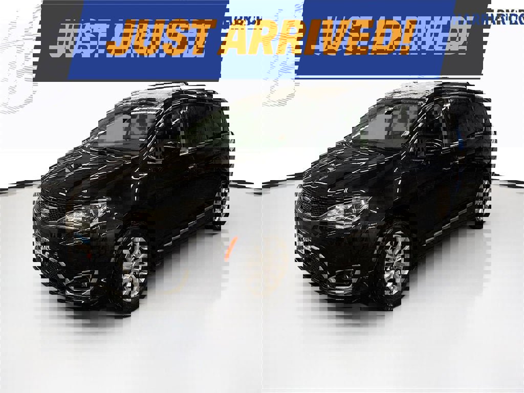 Used 2017 Chrysler Pacifica Touring-L image 1