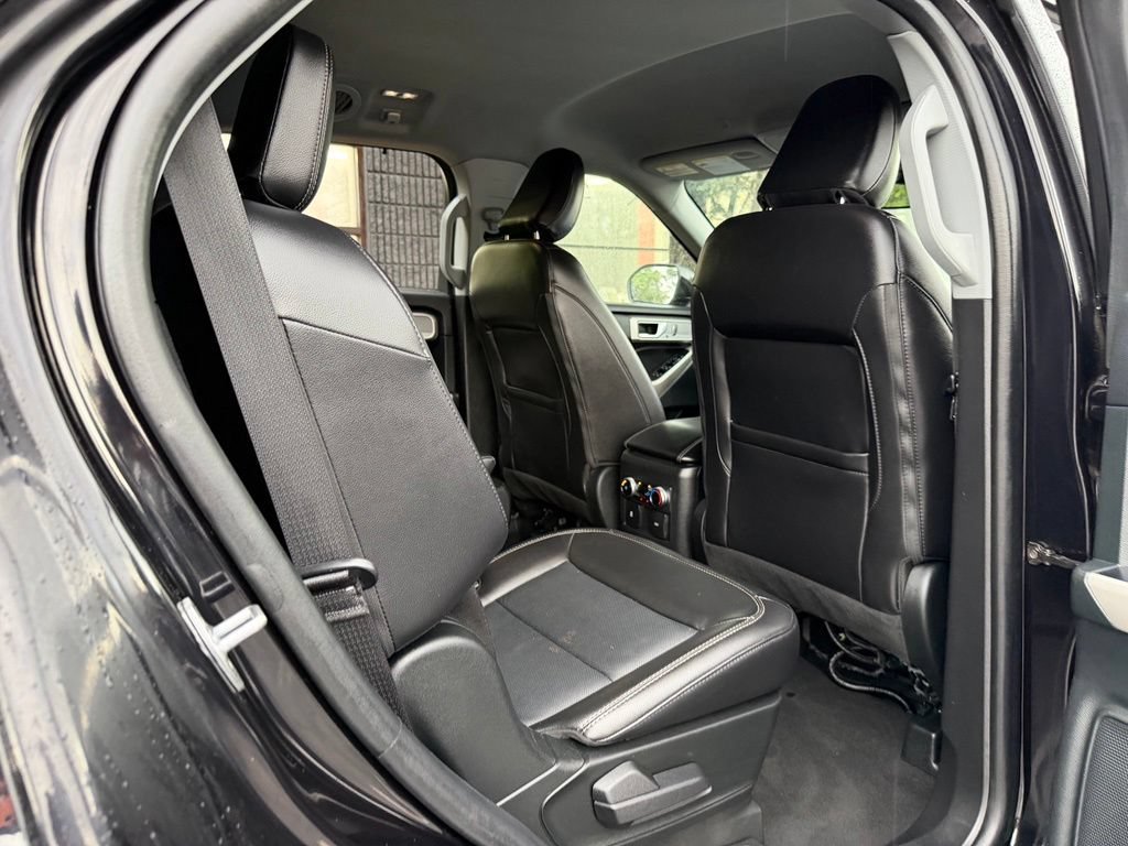 Used 2024 Ford Explorer Limited AWD/4WD image 39