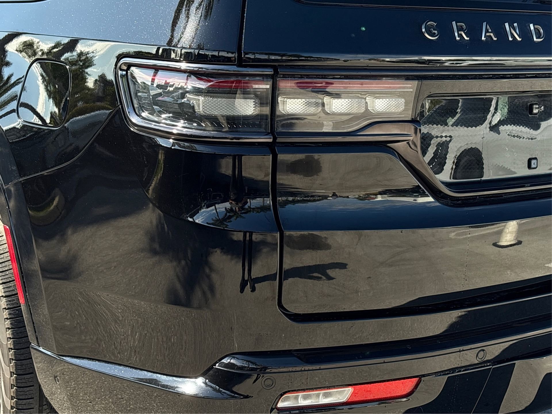 Used 2024 Jeep Grand Wagoneer Series III w/ Rear Seat Video Group 1 image 15