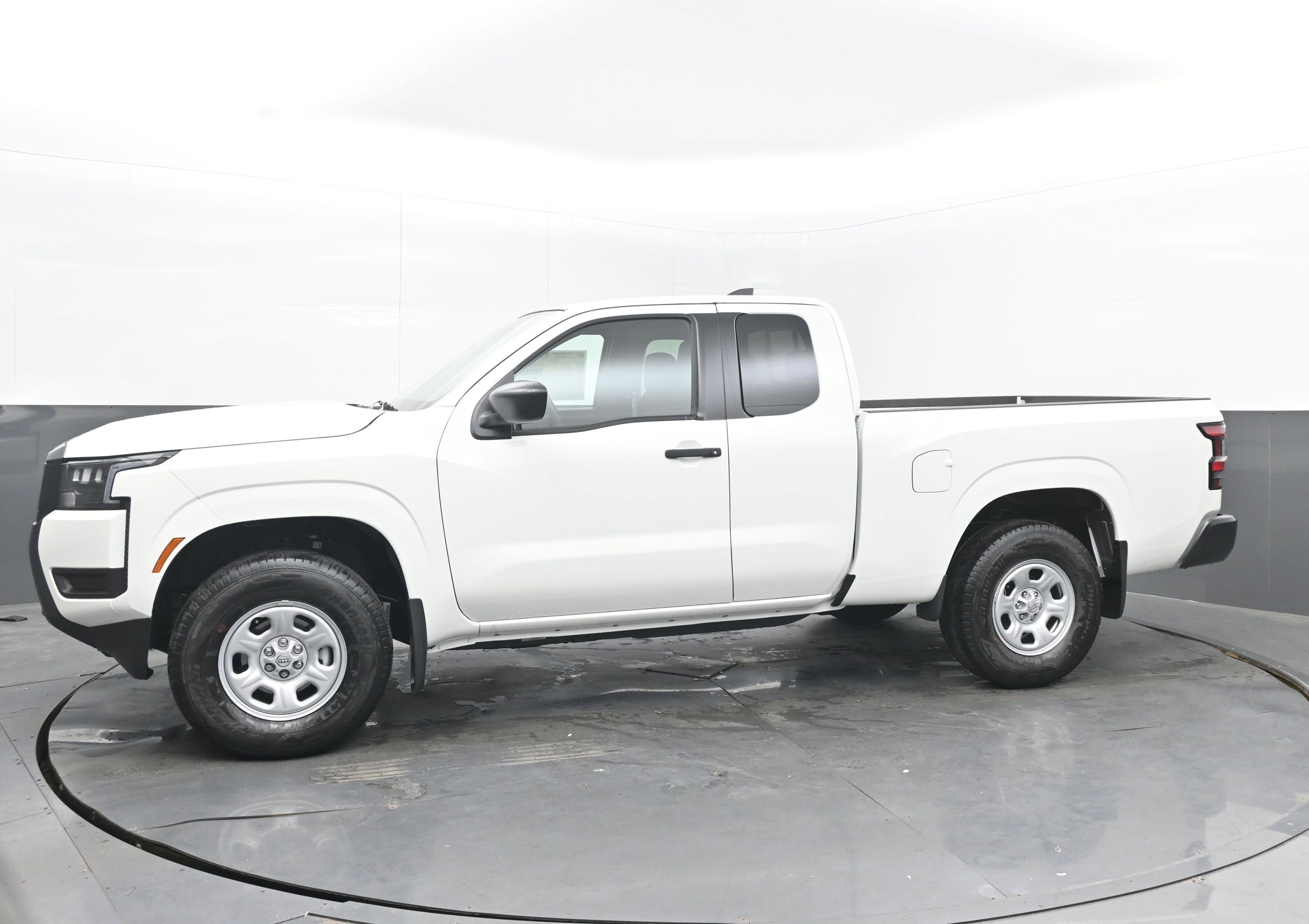 New 2026 Nissan Frontier S image 4