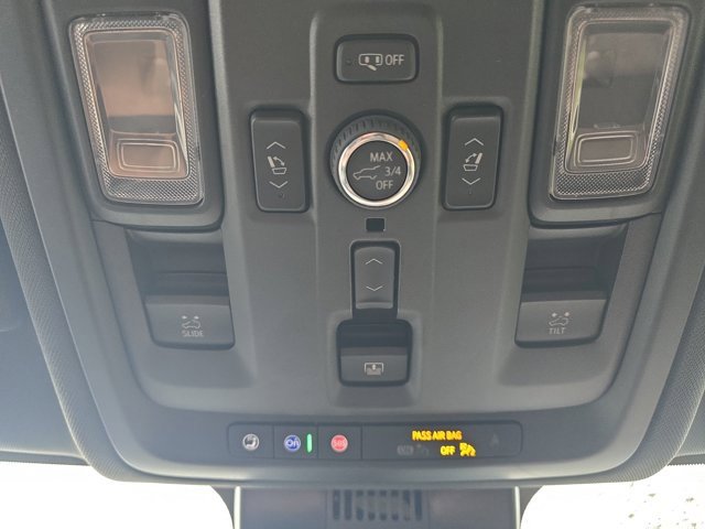 Used 2025 Chevrolet Suburban High Country image 21