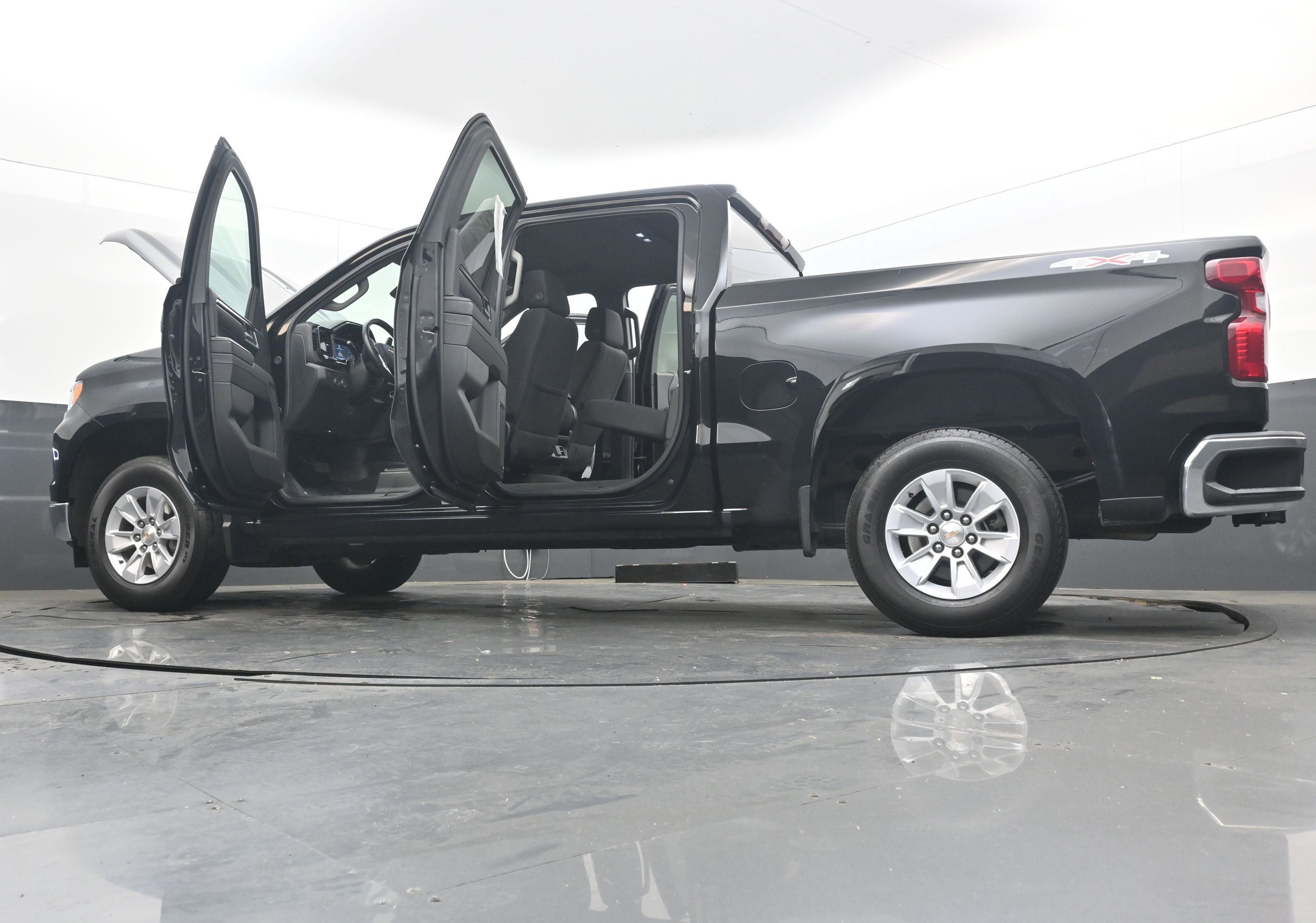 Used 2025 Chevrolet Silverado 1500 LT image 40