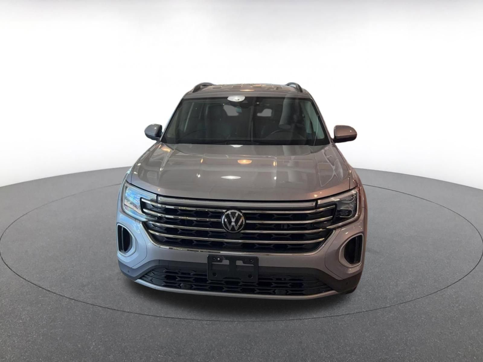 Used 2025 Volkswagen Atlas SE image 4
