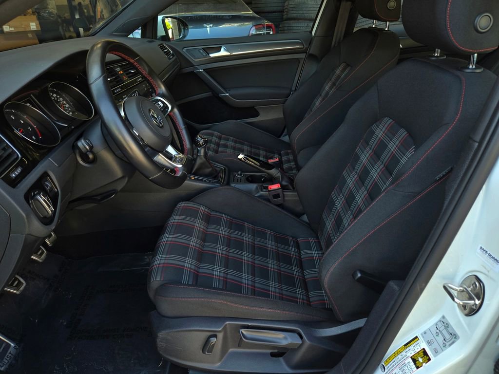 Used 2018 Volkswagen GTI SE FWD image 18