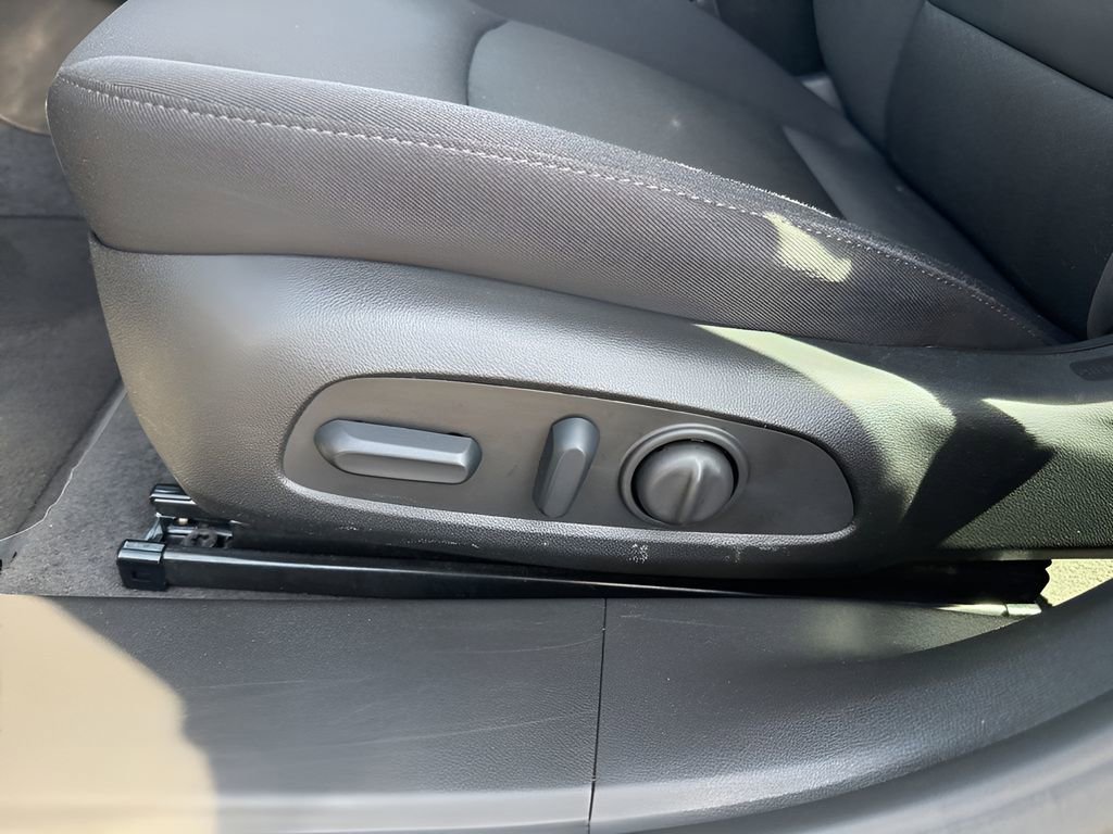 Used 2024 Chevrolet Malibu LT w/ Midnight Edition FWD image 17
