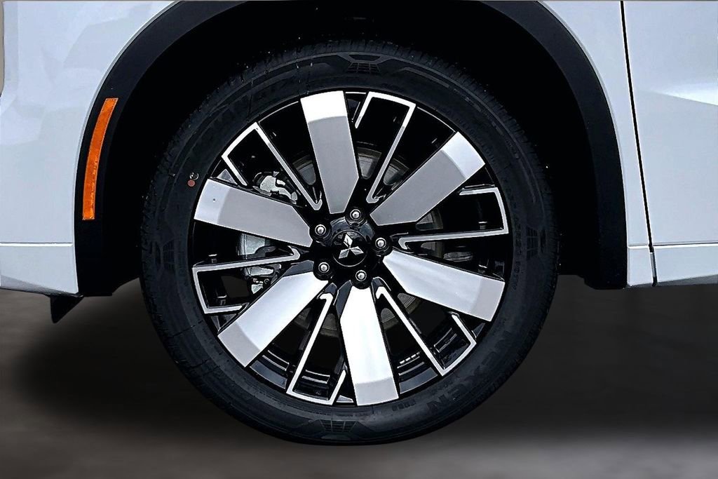 New 2026 Mitsubishi Outlander SEL image 14