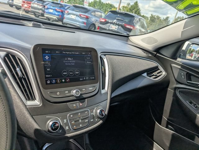 Used 2025 Chevrolet Malibu LT FWD image 19