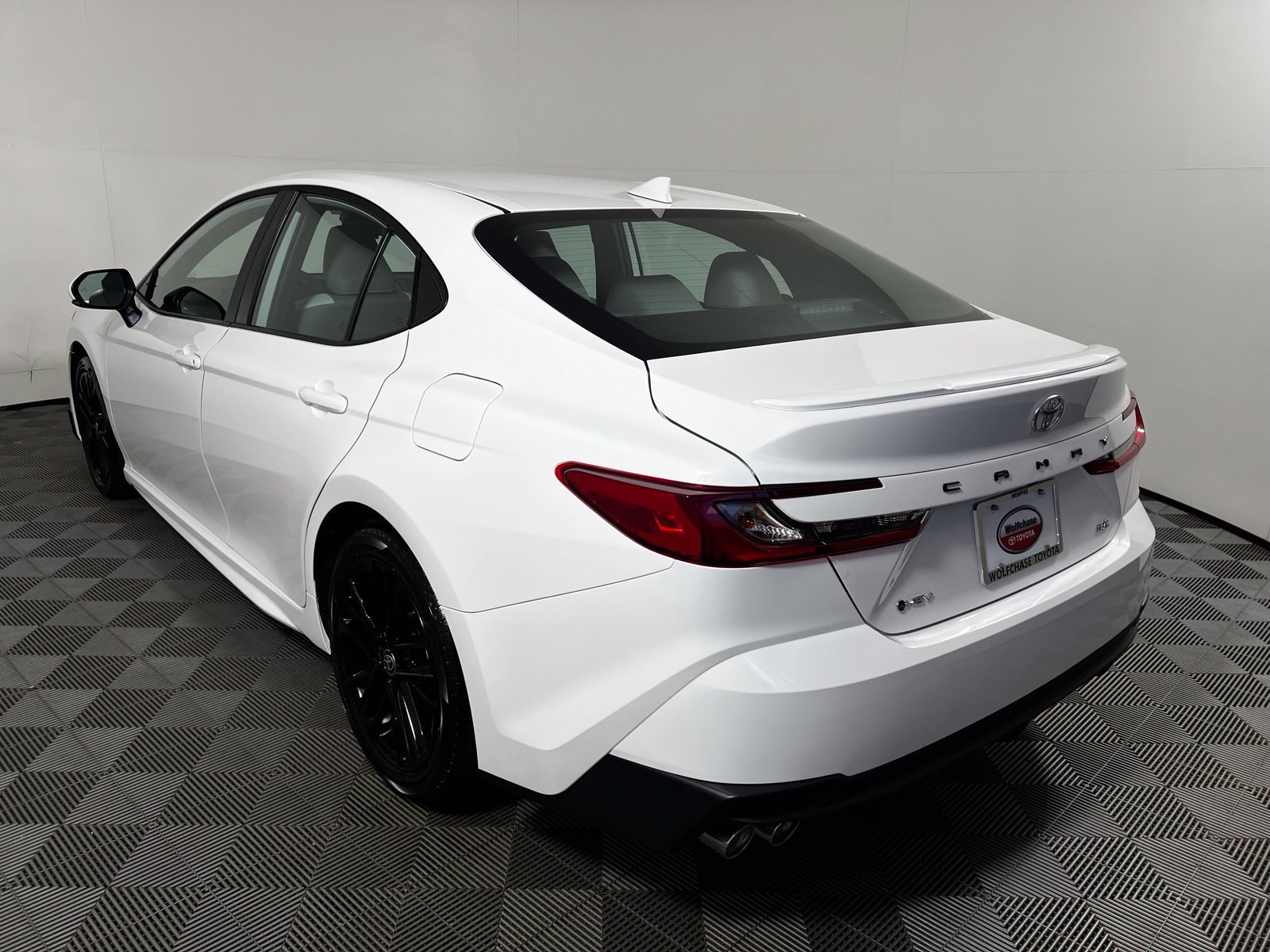 Used 2026 Toyota Camry SE FWD image 7