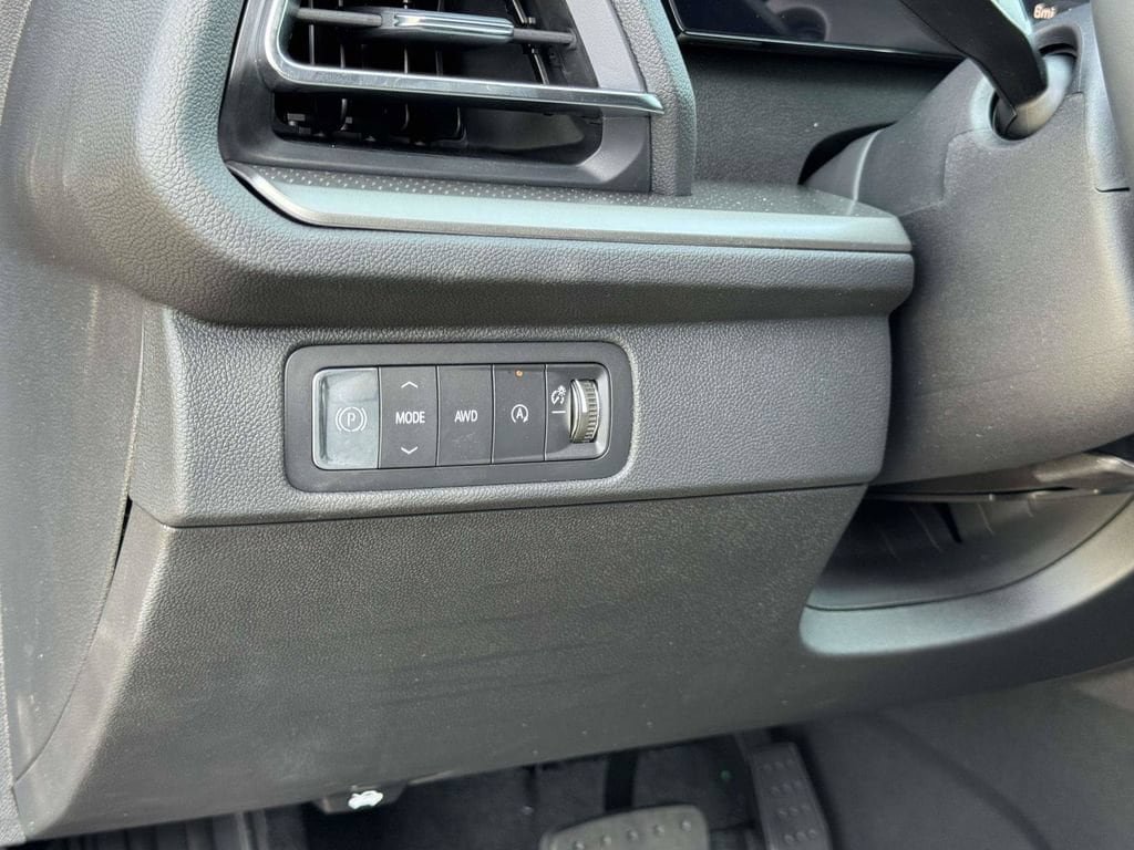 New 2026 Chevrolet Traverse LT w/ Driver Confidence Package AWD/4WD image 9