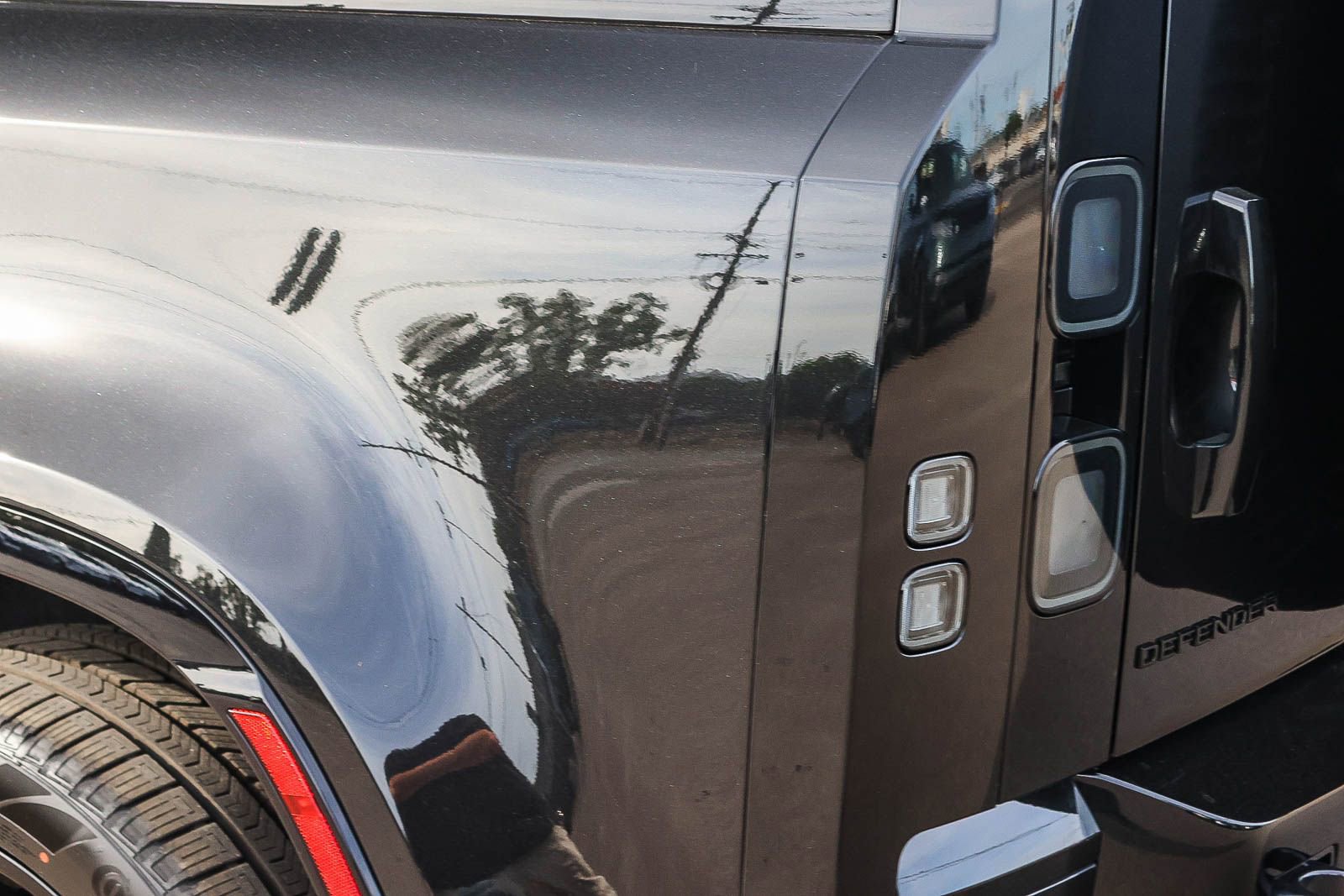 New 2026 Land Rover Defender 110 X-Dynamic SE image 11