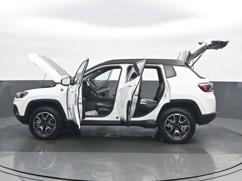 Used 2026 Jeep Compass Trailhawk AWD/4WD image 41