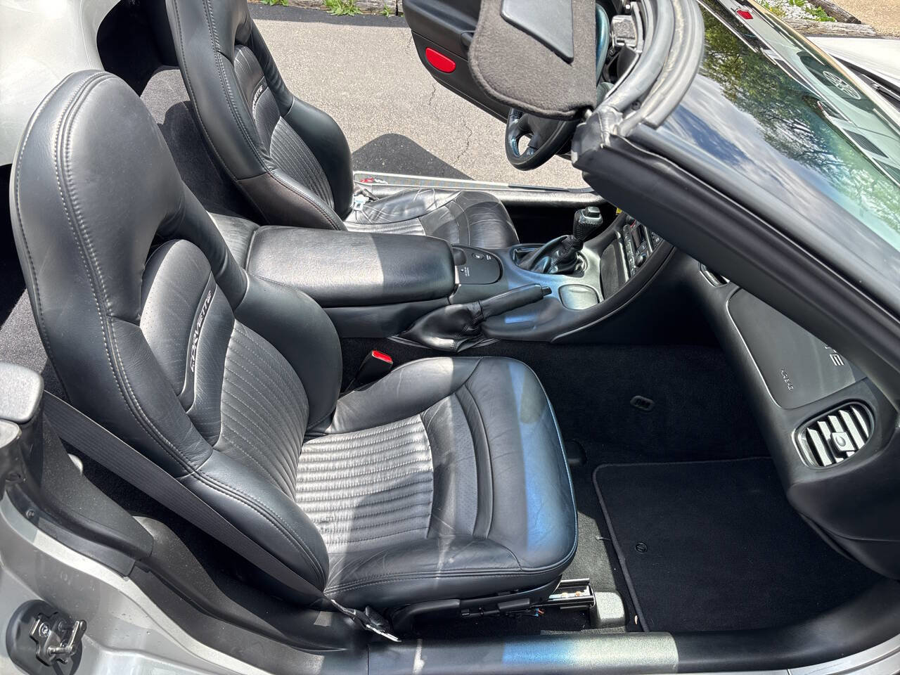 Used 2004 Chevrolet Corvette Convertible w/ Preferred Equipment Group image 16