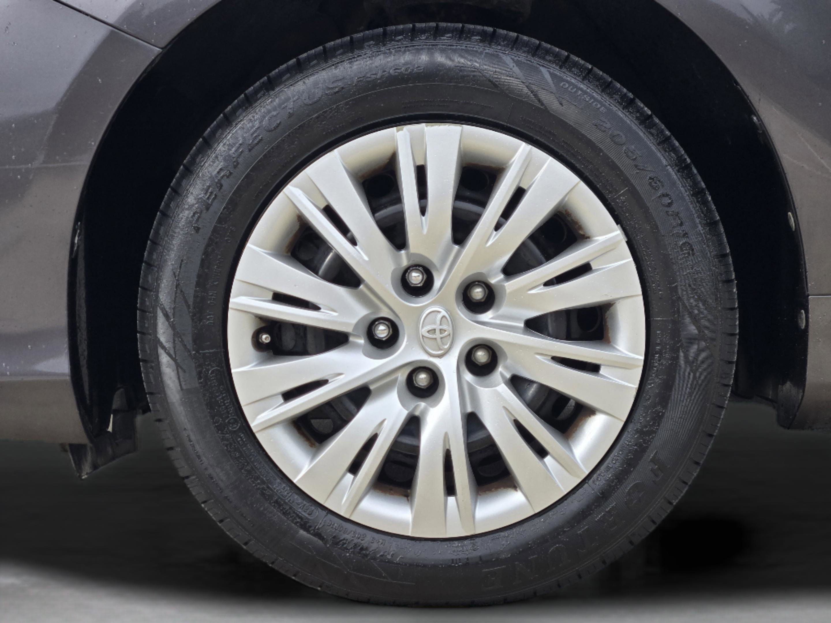 Used 2014 Toyota Camry LE FWD image 31